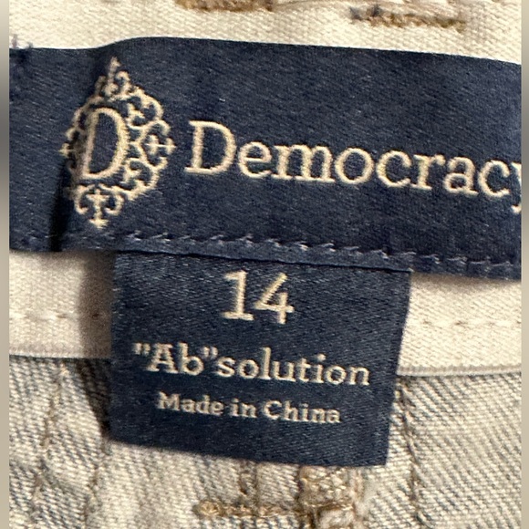 NWT Democracy
Women's "Ab" Solution Skyrise Frayed-Hem Wide-Leg Boyfriend Jeans - Picture 8 of 15